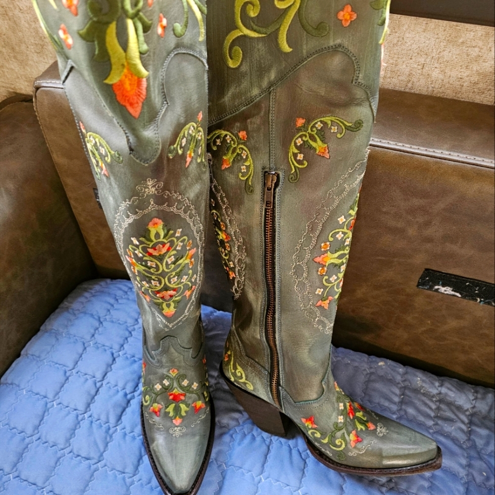 Over knee boots